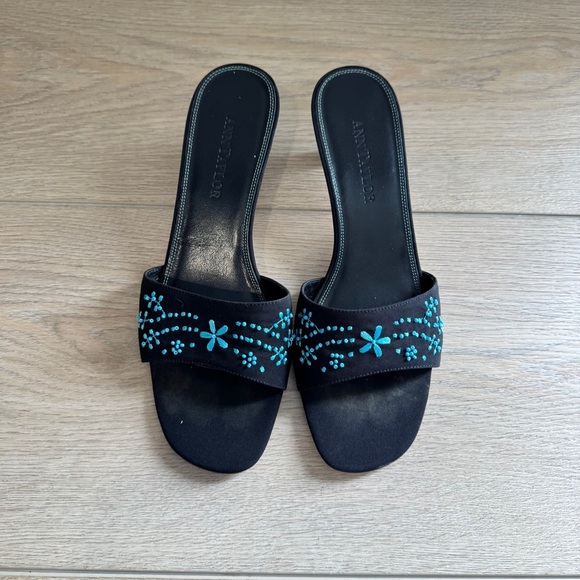 VTG Ann Taylor Black Teal Floral Embroidered Slip On Heels - Picture 1 of 5